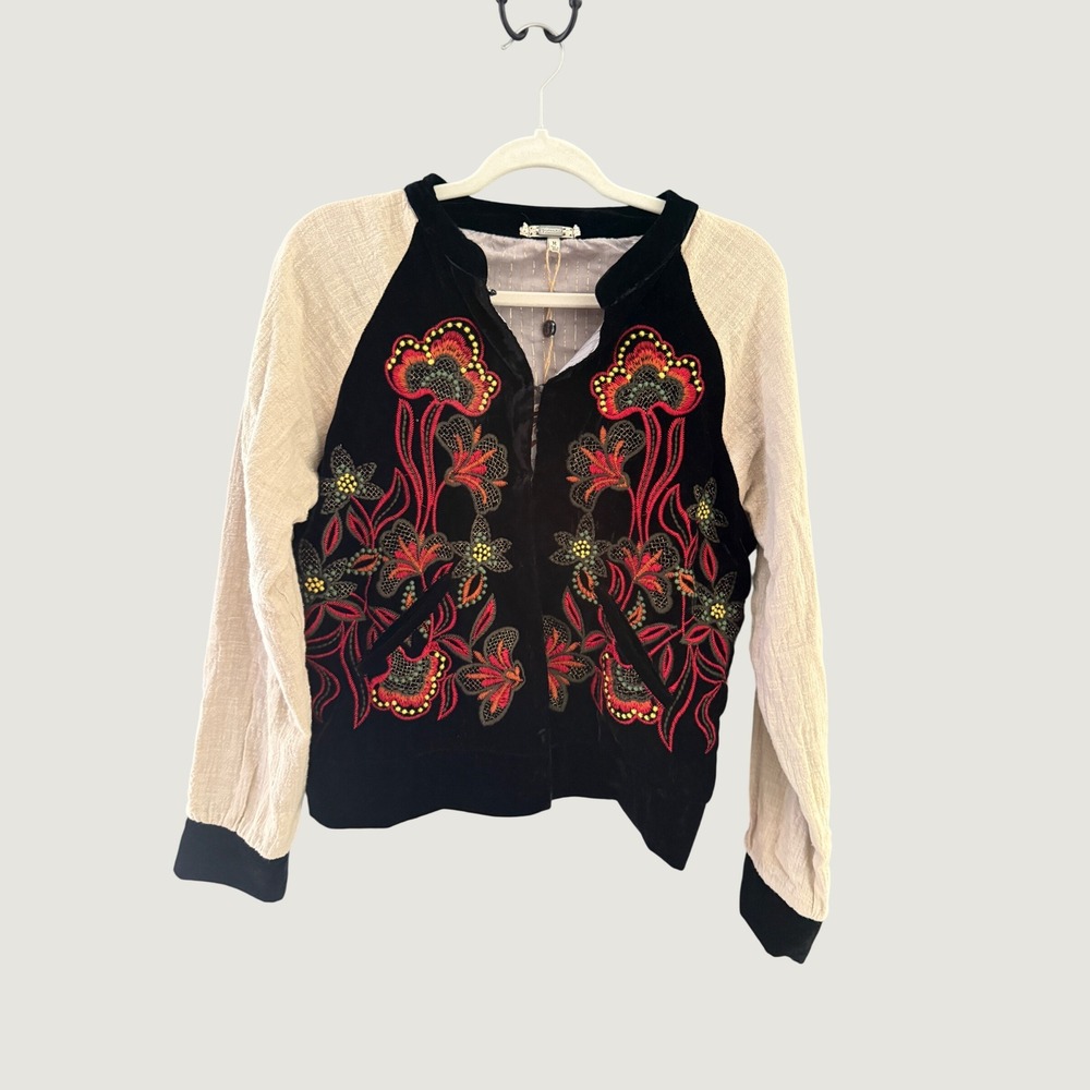 Gimmicks by BKE Boho Black Velvet Floral Embroidered Bomber Jacket Medium NEW